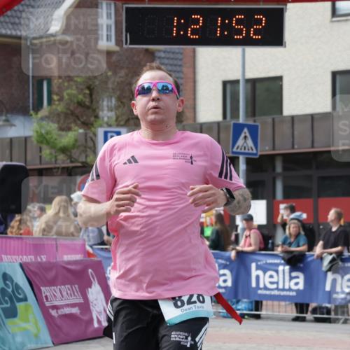 10.05.2026 - 8. Wedeler Halbmarathon Yannick Fuchs http://msf.ph/oto/9700403 10.05.2026 11:21:51 Ziel 828, 2236 meine-sportfotos.de