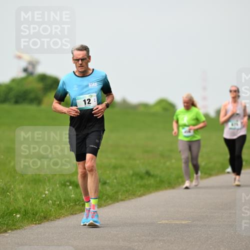10.05.2026 - 8. Wedeler Halbmarathon Dr. Thomas Lammeyer http://msf.ph/oto/9700428 10.05.2026 11:39:39 Laufen 1041 meine-sportfotos.de
