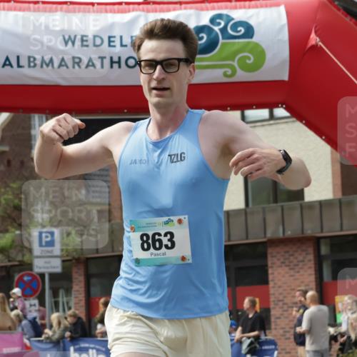10.05.2026 - 8. Wedeler Halbmarathon Yannick Fuchs http://msf.ph/oto/9700442 10.05.2026 11:22:00 Ziel 863 meine-sportfotos.de