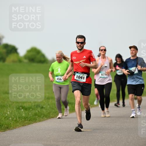 10.05.2026 - 8. Wedeler Halbmarathon Dr. Thomas Lammeyer http://msf.ph/oto/9700447 10.05.2026 11:39:42 Laufen 456, 1041, 675 meine-sportfotos.de