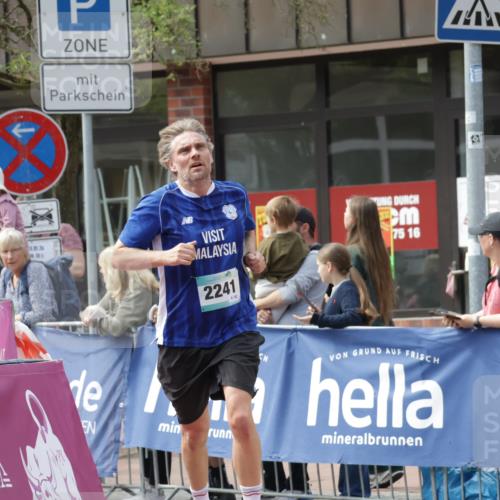 10.05.2026 - 8. Wedeler Halbmarathon Yannick Fuchs http://msf.ph/oto/9700449 10.05.2026 11:22:10 Ziel 2241 meine-sportfotos.de