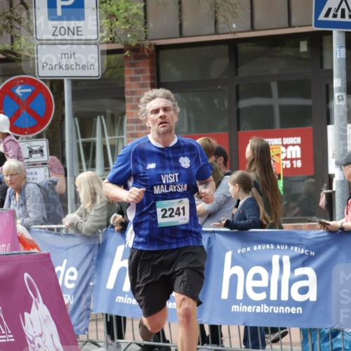 10.05.2026 - 8. Wedeler Halbmarathon Yannick Fuchs http://msf.ph/oto/9700451 10.05.2026 11:22:10 Ziel 2241 meine-sportfotos.de