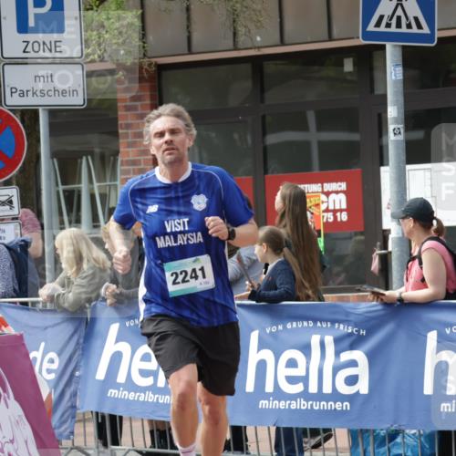 10.05.2026 - 8. Wedeler Halbmarathon Yannick Fuchs http://msf.ph/oto/9700453 10.05.2026 11:22:10 Ziel 2241 meine-sportfotos.de