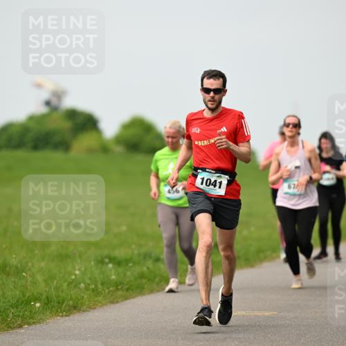 10.05.2026 - 8. Wedeler Halbmarathon Dr. Thomas Lammeyer http://msf.ph/oto/9700454 10.05.2026 11:39:43 Laufen 1041 meine-sportfotos.de