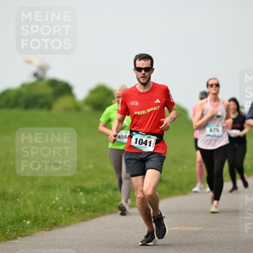 10.05.2026 - 8. Wedeler Halbmarathon Dr. Thomas Lammeyer http://msf.ph/oto/9700455 10.05.2026 11:39:43 Laufen 1041, 675 meine-sportfotos.de