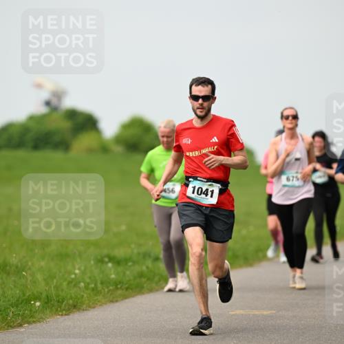 10.05.2026 - 8. Wedeler Halbmarathon Dr. Thomas Lammeyer http://msf.ph/oto/9700457 10.05.2026 11:39:43 Laufen 1041, 675 meine-sportfotos.de