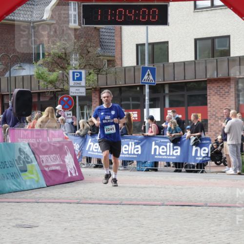 10.05.2026 - 8. Wedeler Halbmarathon Yannick Fuchs http://msf.ph/oto/9700459 10.05.2026 11:22:11 Ziel 2241 meine-sportfotos.de