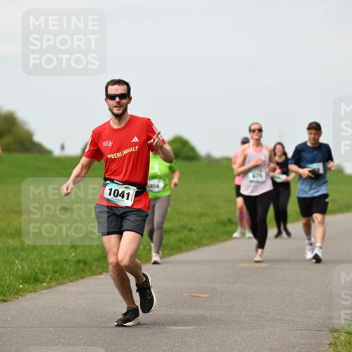 10.05.2026 - 8. Wedeler Halbmarathon Dr. Thomas Lammeyer http://msf.ph/oto/9700474 10.05.2026 11:39:44 Laufen 1041 meine-sportfotos.de