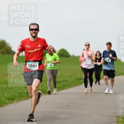 10.05.2026 - 8. Wedeler Halbmarathon Dr. Thomas Lammeyer http://msf.ph/oto/9700475 10.05.2026 11:39:45 Laufen 1041 meine-sportfotos.de