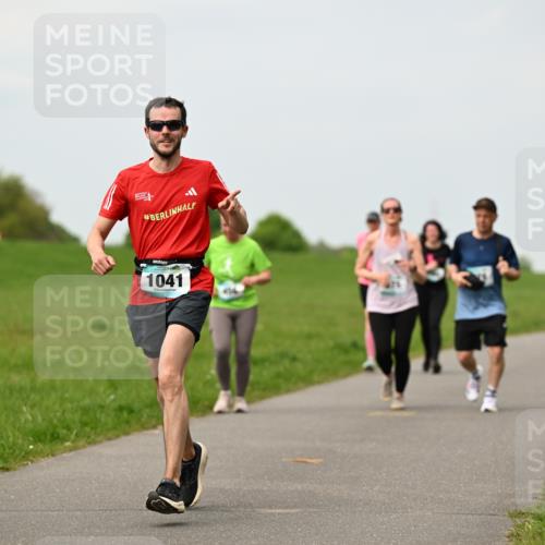 10.05.2026 - 8. Wedeler Halbmarathon Dr. Thomas Lammeyer http://msf.ph/oto/9700477 10.05.2026 11:39:44 Laufen 1041 meine-sportfotos.de