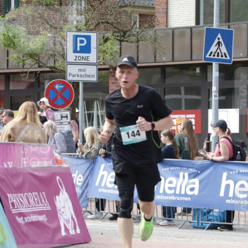 10.05.2026 - 8. Wedeler Halbmarathon Yannick Fuchs http://msf.ph/oto/9700484 10.05.2026 11:22:19 Ziel 144 meine-sportfotos.de