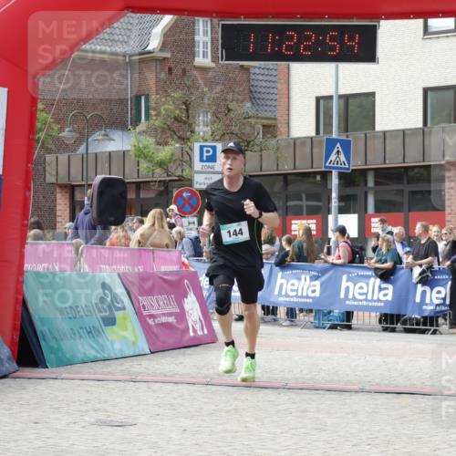 10.05.2026 - 8. Wedeler Halbmarathon Yannick Fuchs http://msf.ph/oto/9700493 10.05.2026 11:22:20 Ziel 144 meine-sportfotos.de
