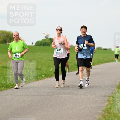 10.05.2026 - 8. Wedeler Halbmarathon Dr. Thomas Lammeyer http://msf.ph/oto/9700500 10.05.2026 11:39:48 Laufen 675, 456 meine-sportfotos.de