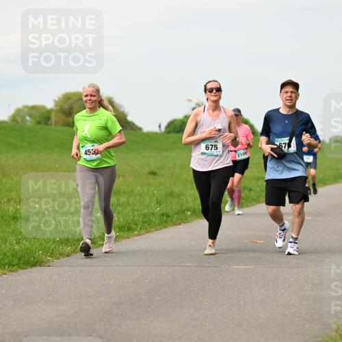 10.05.2026 - 8. Wedeler Halbmarathon Dr. Thomas Lammeyer http://msf.ph/oto/9700507 10.05.2026 11:39:48 Laufen 675, 8135, 2109 meine-sportfotos.de