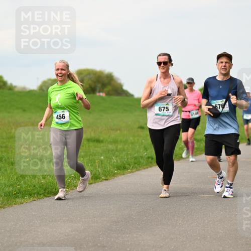 10.05.2026 - 8. Wedeler Halbmarathon Dr. Thomas Lammeyer http://msf.ph/oto/9700511 10.05.2026 11:39:49 Laufen 456, 675, 135, 2109, 676 meine-sportfotos.de