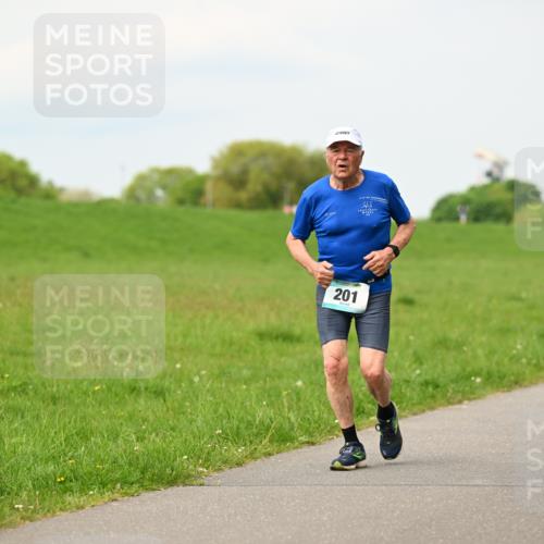 10.05.2026 - 8. Wedeler Halbmarathon Dr. Thomas Lammeyer http://msf.ph/oto/9700546 10.05.2026 11:39:57 Laufen 201 meine-sportfotos.de