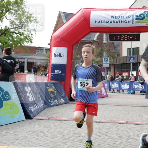 10.05.2026 - 8. Wedeler Halbmarathon Yannick Fuchs http://msf.ph/oto/9700547 10.05.2026 11:22:39 Ziel 551, 552 meine-sportfotos.de