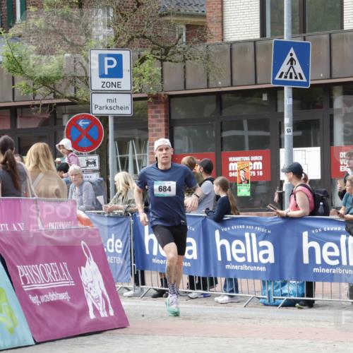10.05.2026 - 8. Wedeler Halbmarathon Yannick Fuchs http://msf.ph/oto/9700557 10.05.2026 11:22:41 Ziel 551, 552, 684, 2080 meine-sportfotos.de