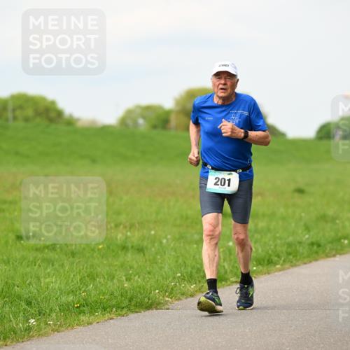 10.05.2026 - 8. Wedeler Halbmarathon Dr. Thomas Lammeyer http://msf.ph/oto/9700558 10.05.2026 11:39:57 Laufen 201 meine-sportfotos.de