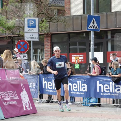 10.05.2026 - 8. Wedeler Halbmarathon Yannick Fuchs http://msf.ph/oto/9700562 10.05.2026 11:22:42 Ziel 552, 684, 2080 meine-sportfotos.de