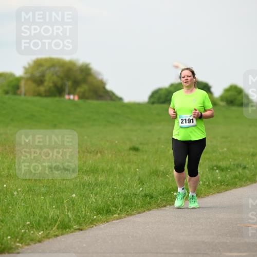 10.05.2026 - 8. Wedeler Halbmarathon Dr. Thomas Lammeyer http://msf.ph/oto/9700563 10.05.2026 11:40:01 Laufen 2191 meine-sportfotos.de