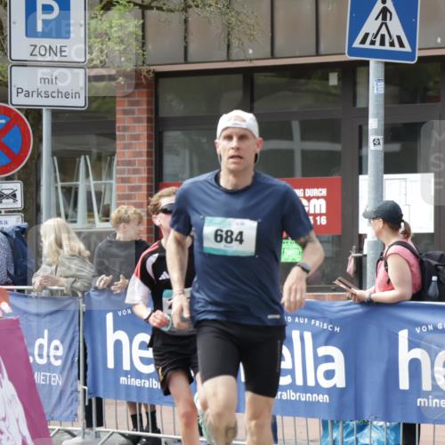 10.05.2026 - 8. Wedeler Halbmarathon Yannick Fuchs http://msf.ph/oto/9700567 10.05.2026 11:22:43 Ziel 552, 684, 2080 meine-sportfotos.de