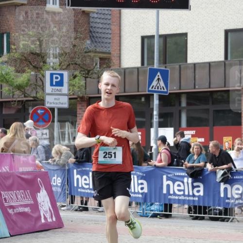 10.05.2026 - 8. Wedeler Halbmarathon Yannick Fuchs http://msf.ph/oto/9700639 10.05.2026 11:22:59 Ziel 251, 2217 meine-sportfotos.de