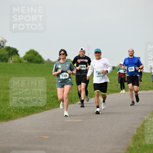 10.05.2026 - 8. Wedeler Halbmarathon Dr. Thomas Lammeyer http://msf.ph/oto/9700646 10.05.2026 11:40:12 Laufen 739, 078, 653, 428, 177, 2218 meine-sportfotos.de