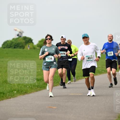 10.05.2026 - 8. Wedeler Halbmarathon Dr. Thomas Lammeyer http://msf.ph/oto/9700657 10.05.2026 11:40:13 Laufen 739, 2078, 653, 177, 701, 2210 meine-sportfotos.de