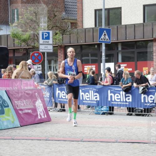 10.05.2026 - 8. Wedeler Halbmarathon Yannick Fuchs http://msf.ph/oto/9700658 10.05.2026 11:23:04 Ziel 251, 2235 meine-sportfotos.de