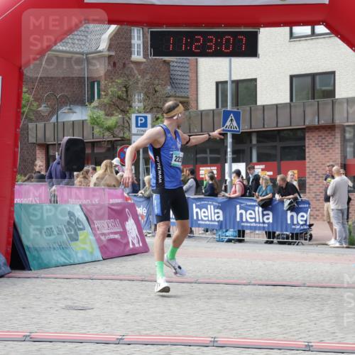 10.05.2026 - 8. Wedeler Halbmarathon Yannick Fuchs http://msf.ph/oto/9700678 10.05.2026 11:23:05 Ziel 251, 2235 meine-sportfotos.de