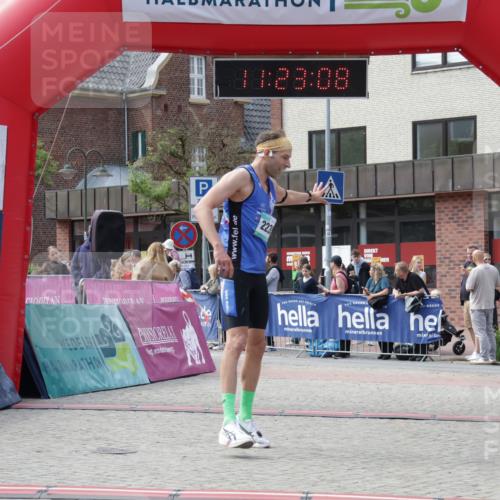 10.05.2026 - 8. Wedeler Halbmarathon Yannick Fuchs http://msf.ph/oto/9700689 10.05.2026 11:23:06 Ziel 2235 meine-sportfotos.de