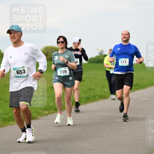 10.05.2026 - 8. Wedeler Halbmarathon Dr. Thomas Lammeyer http://msf.ph/oto/9700691 10.05.2026 11:40:17 Laufen 653, 739, 177 meine-sportfotos.de