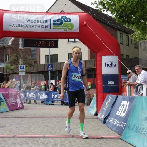 10.05.2026 - 8. Wedeler Halbmarathon Yannick Fuchs http://msf.ph/oto/9700692 10.05.2026 11:23:08 Ziel 2235 meine-sportfotos.de
