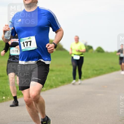 10.05.2026 - 8. Wedeler Halbmarathon Dr. Thomas Lammeyer http://msf.ph/oto/9700707 10.05.2026 11:40:19 Laufen 160, 2078, 177 meine-sportfotos.de