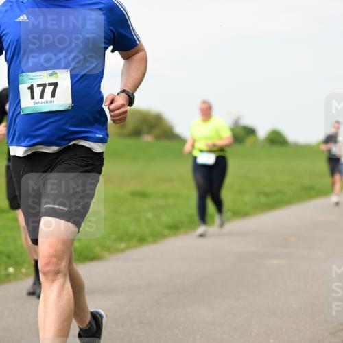 10.05.2026 - 8. Wedeler Halbmarathon Dr. Thomas Lammeyer http://msf.ph/oto/9700709 10.05.2026 11:40:19 Laufen 177 meine-sportfotos.de