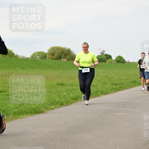 10.05.2026 - 8. Wedeler Halbmarathon Dr. Thomas Lammeyer http://msf.ph/oto/9700710 10.05.2026 11:40:20 Laufen 2078, 312, 2218 meine-sportfotos.de