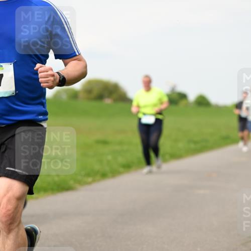 10.05.2026 - 8. Wedeler Halbmarathon Dr. Thomas Lammeyer http://msf.ph/oto/9700712 10.05.2026 11:40:19 Laufen 177 meine-sportfotos.de