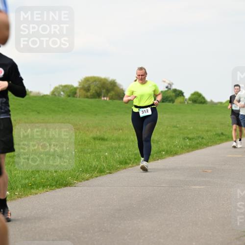 10.05.2026 - 8. Wedeler Halbmarathon Dr. Thomas Lammeyer http://msf.ph/oto/9700713 10.05.2026 11:40:19 Laufen 312, 781, 2218 meine-sportfotos.de