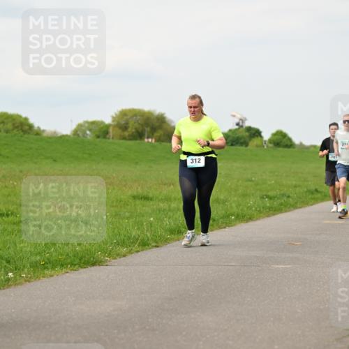 10.05.2026 - 8. Wedeler Halbmarathon Dr. Thomas Lammeyer http://msf.ph/oto/9700714 10.05.2026 11:40:20 Laufen 2078, 312, 781, 2218 meine-sportfotos.de