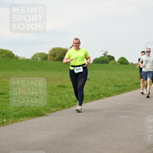 10.05.2026 - 8. Wedeler Halbmarathon Dr. Thomas Lammeyer http://msf.ph/oto/9700721 10.05.2026 11:40:20 Laufen 312, 2218 meine-sportfotos.de
