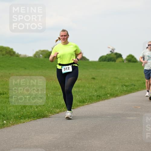 10.05.2026 - 8. Wedeler Halbmarathon Dr. Thomas Lammeyer http://msf.ph/oto/9700728 10.05.2026 11:40:21 Laufen 312, 2218 meine-sportfotos.de