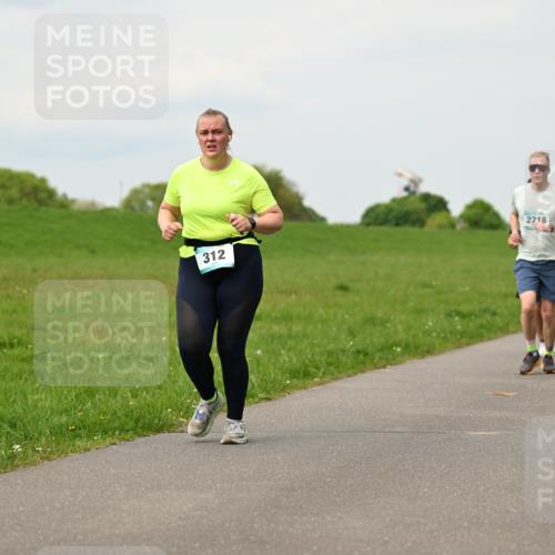 10.05.2026 - 8. Wedeler Halbmarathon Dr. Thomas Lammeyer http://msf.ph/oto/9700731 10.05.2026 11:40:21 Laufen 312, 2218 meine-sportfotos.de