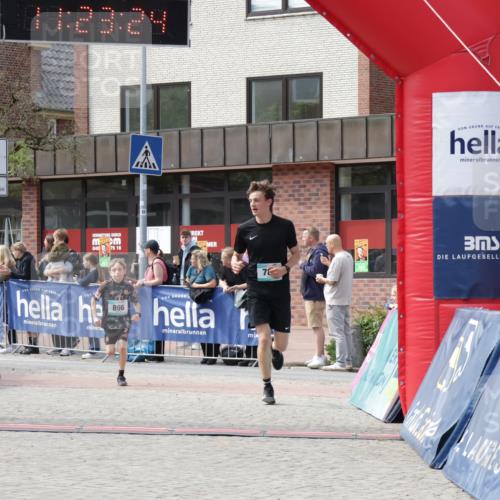 10.05.2026 - 8. Wedeler Halbmarathon Yannick Fuchs http://msf.ph/oto/9700733 10.05.2026 11:23:22 Ziel 786, 896 meine-sportfotos.de