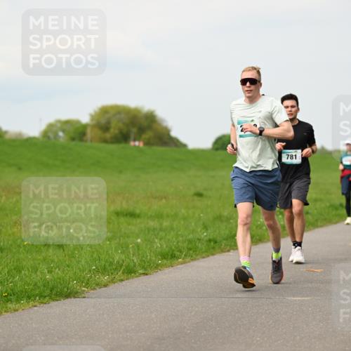 10.05.2026 - 8. Wedeler Halbmarathon Dr. Thomas Lammeyer http://msf.ph/oto/9700736 10.05.2026 11:40:23 Laufen 781 meine-sportfotos.de