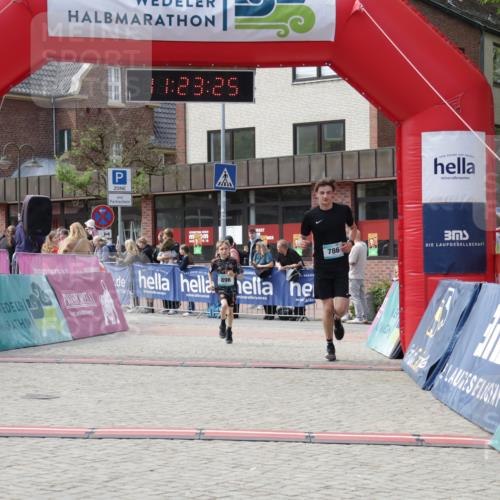 10.05.2026 - 8. Wedeler Halbmarathon Yannick Fuchs http://msf.ph/oto/9700741 10.05.2026 11:23:23 Ziel 786, 896 meine-sportfotos.de