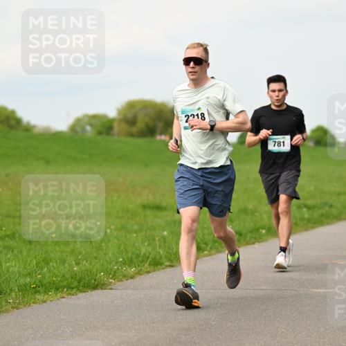 10.05.2026 - 8. Wedeler Halbmarathon Dr. Thomas Lammeyer http://msf.ph/oto/9700746 10.05.2026 11:40:24 Laufen 2218, 781 meine-sportfotos.de