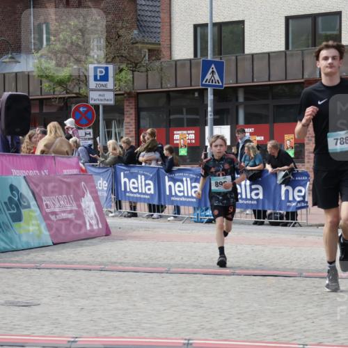 10.05.2026 - 8. Wedeler Halbmarathon Yannick Fuchs http://msf.ph/oto/9700748 10.05.2026 11:23:24 Ziel 786, 896 meine-sportfotos.de