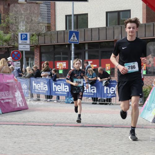 10.05.2026 - 8. Wedeler Halbmarathon Yannick Fuchs http://msf.ph/oto/9700753 10.05.2026 11:23:24 Ziel 786, 896 meine-sportfotos.de