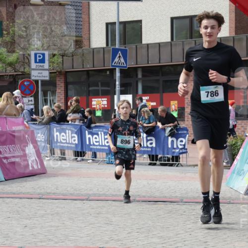 10.05.2026 - 8. Wedeler Halbmarathon Yannick Fuchs http://msf.ph/oto/9700755 10.05.2026 11:23:24 Ziel 786, 896 meine-sportfotos.de